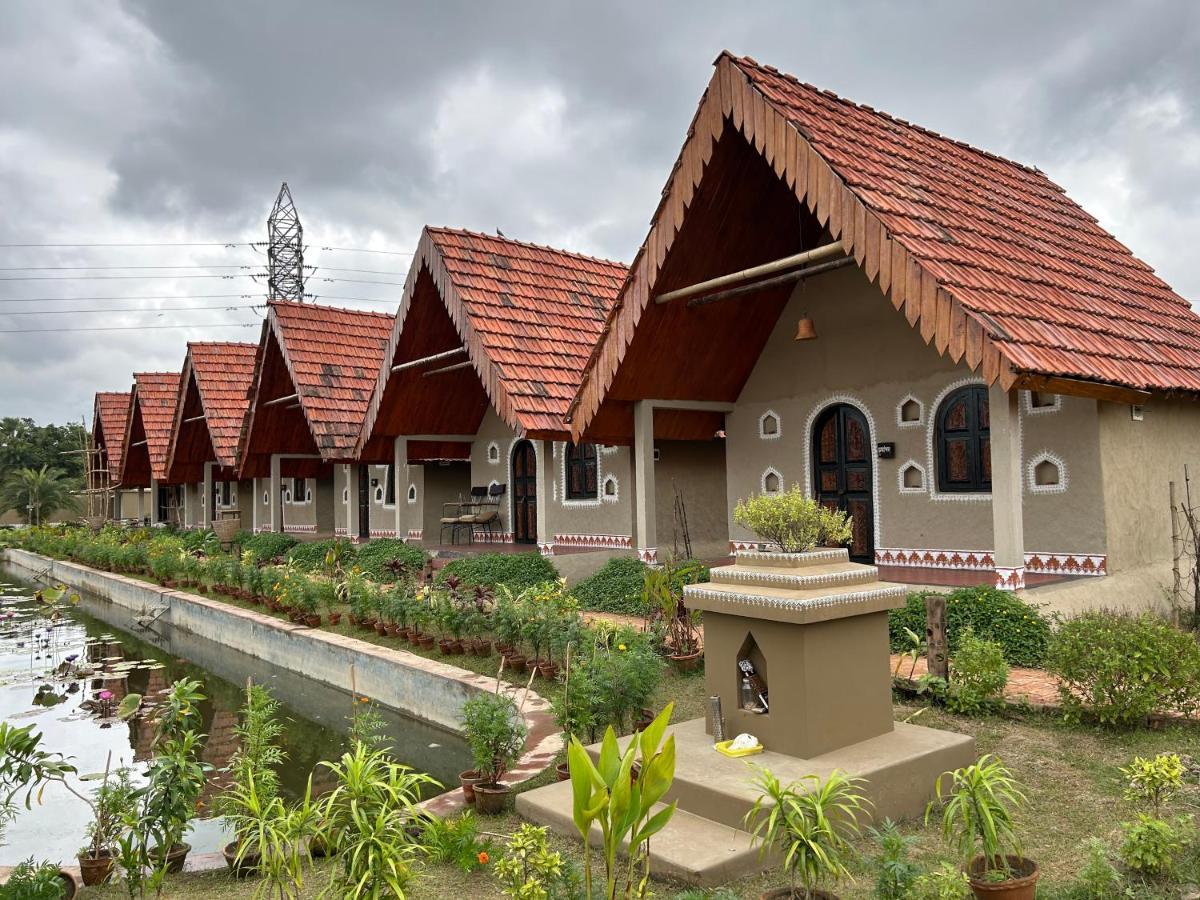 Arshinagar Shilpogram Hotel Kolkata Bagian luar foto